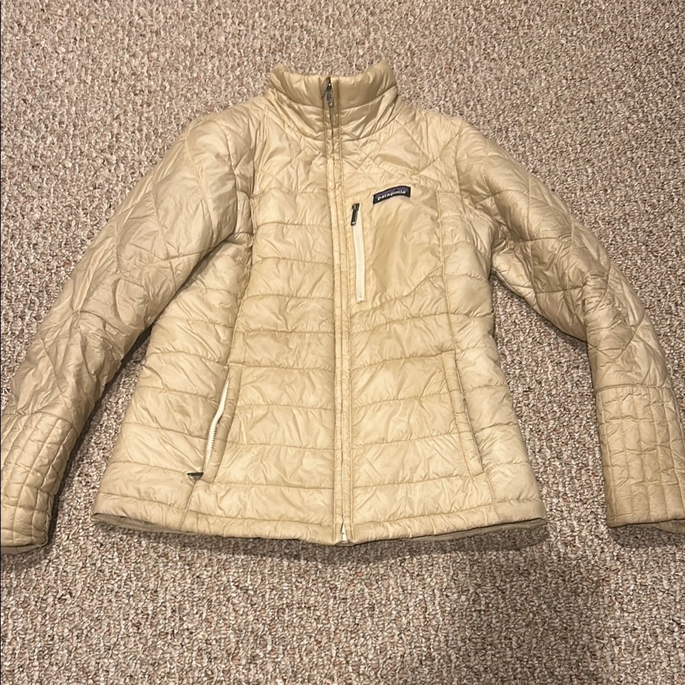 Patagonia Tan Puffer Jacket Lightweight Quilted Design